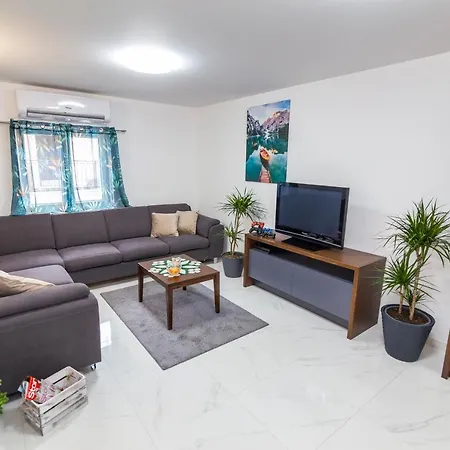 Stars Hill With Heating Pool And Jacuzzi - Makarska